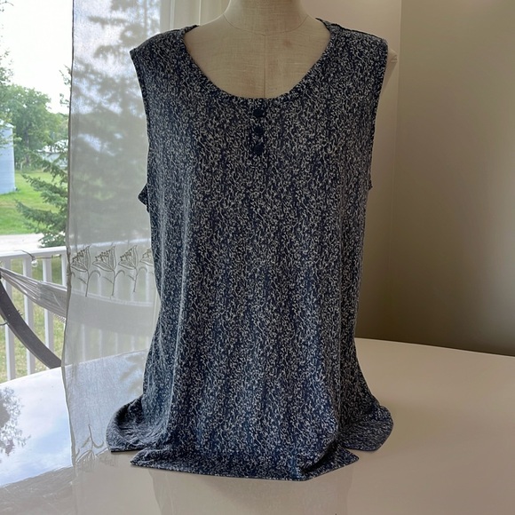 Reitmans Tops - Liz Claiborne sleeveless top size xl
